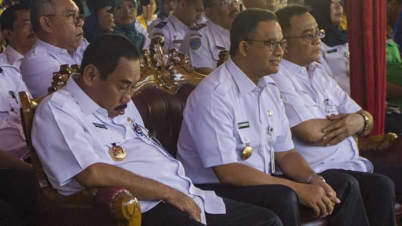 Ramai Foto Wali Kota Jakbar Diduga Tertidur Saat Duduk di Dekat Anies
