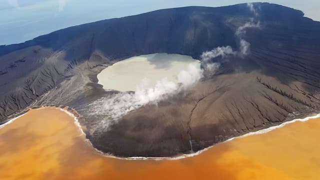 10 Years Challenge: Perubahan Wajah Anak Krakatau Selama Sedekade
