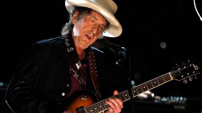 Bob Dylan Terima Hadiah Nobel di Stockholm Pekan Ini