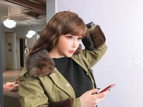 Penampilan Cantik Park Bom eks 2NE1 dengan Model Rambut Baru