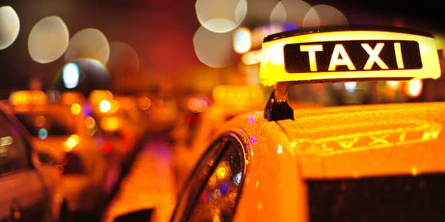 Order Taksi Online, Penumpang Kaget Si Sopir Lupa Pakai Celana