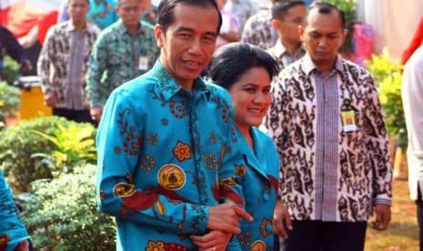 Jokowi dan Iriana Goyang Maumere Saat Penyuluhan Antinarkoba