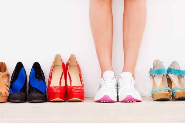 5 Kesalahan Saat Pakai Sepatu yang Bisa Menyebabkan Kaki Sering Sakit