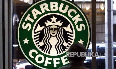 Starbucks Hentikan Penggunaan Sedotan Plastik