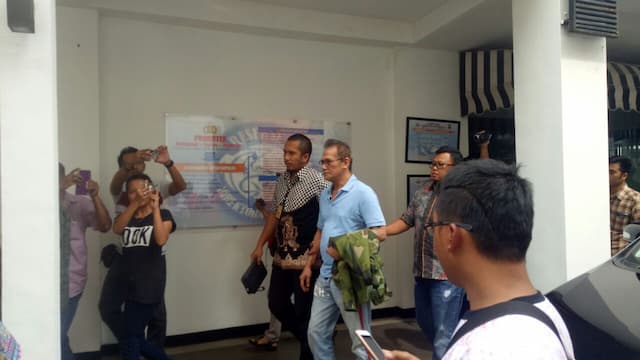 Tio Pakusadewo Dibawa ke RS Selapa Polri