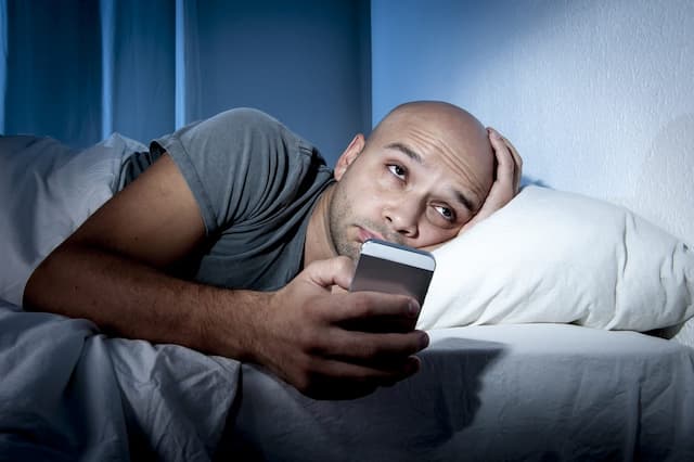 Awas! Kebiasaan Tidur Larut Malam Bisa Merusak Kualitas Sperma