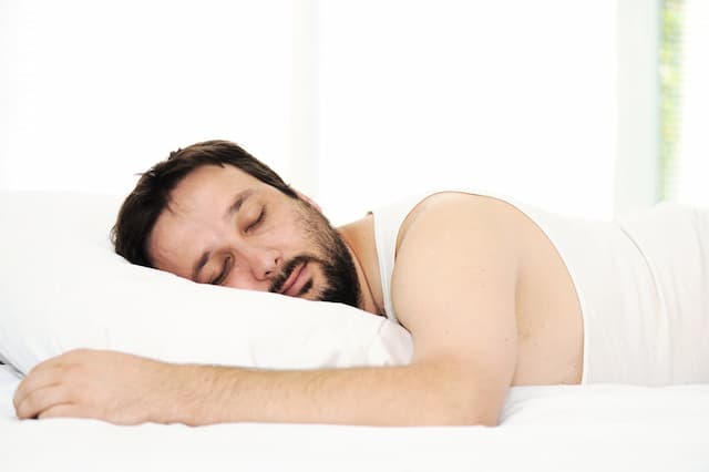 3 Bahaya Tidur Tengkurap Bagi Kesehatan