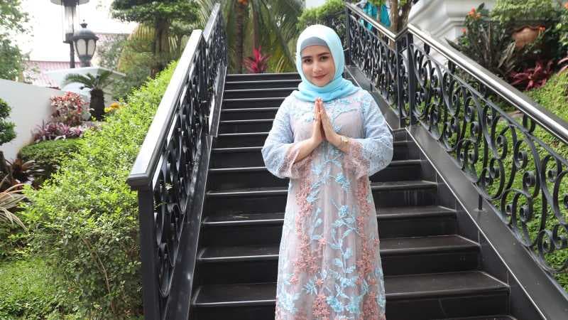 Curhat Prilly Latuconsina yang Kerepotan Mengenakan Hijab Saat Lebaran