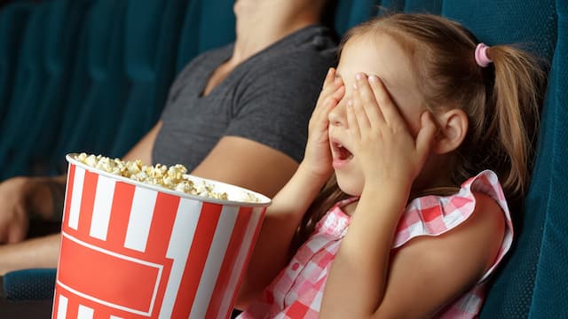 Ajari Anak 5 Hal Ini agar Tidak Gengges saat Nonton Bioskop 