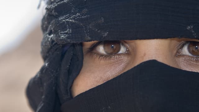 Provinsi Quebec di Kanada Sahkan Larangan Burka Secara Terbatas