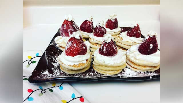 Resep Hari Ini : Santa Hat Mini Pancake