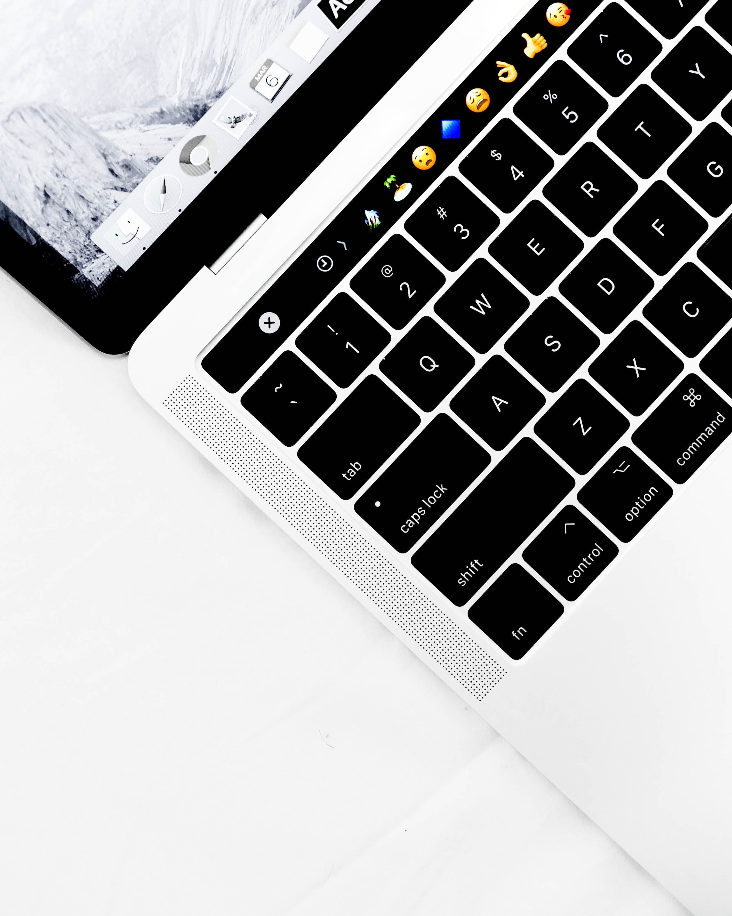 Microsoft Ejek Fitur Touch Bar di MacBook Pro Microsoft Ejek Fitur Touch Bar di MacBook Pro