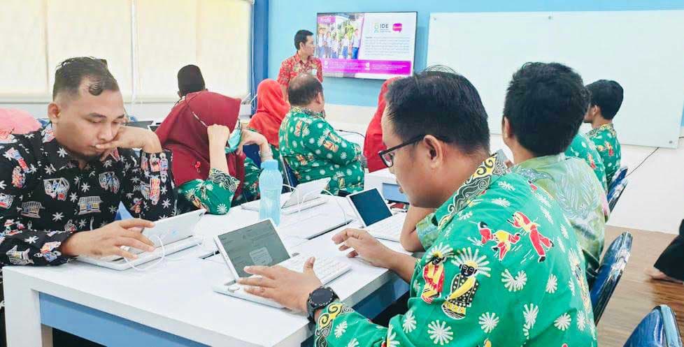 Ada Fasilitas Belajar Berteknologi Tinggi untuk Guru di MAN 11 Jakarta Ada Fasilitas Belajar Berteknologi Tinggi untuk Guru di MAN 11 Jakarta