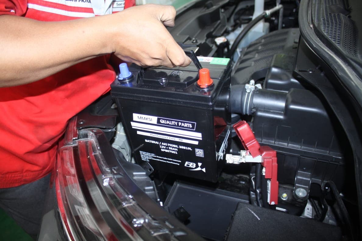 Lakukan Hal Ini Agar Aki Mobil Jadi Awet, Hati Tenang Saat di Jalan Lakukan Hal Ini Agar Aki Mobil Jadi Awet, Hati Tenang Saat di Jalan