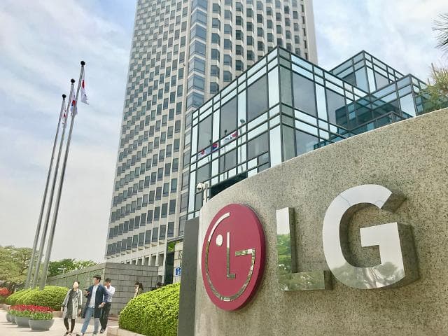 LG Sepakat Akan Pasok Panel OLED ke Samsung LG Sepakat Akan Pasok Panel OLED ke Samsung